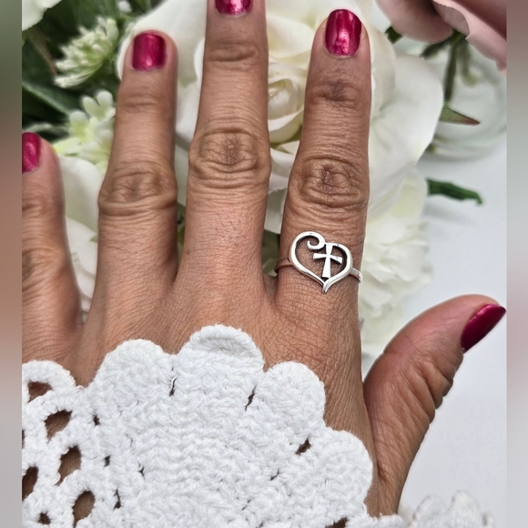 ♥️ DULCE CRUZ RING - Picture 2 of 5